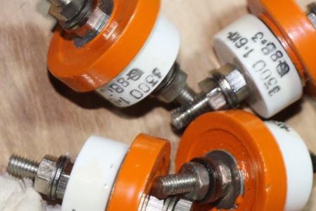 真空開關(guān)管的氣密絕緣系統(tǒng)、屏蔽系統(tǒng)以及導(dǎo)電系統(tǒng)