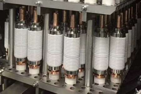 真空開關(guān)管產(chǎn)生操作過電壓的原因是什么？