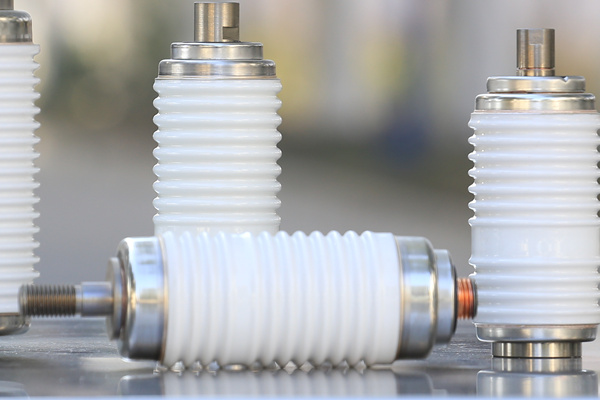 怎樣解決真空滅弧室的漏氣問(wèn)題？